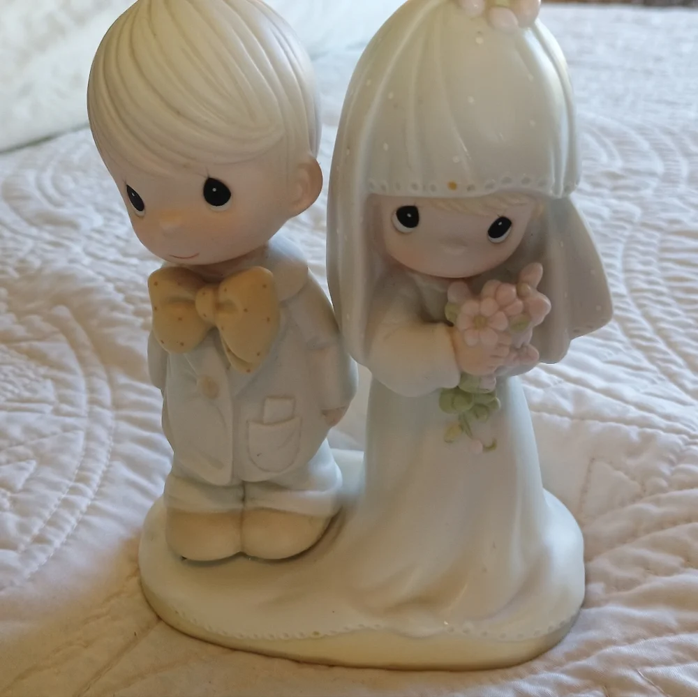 Vintage 1979 Precious Moments Wedding Couple Figurine